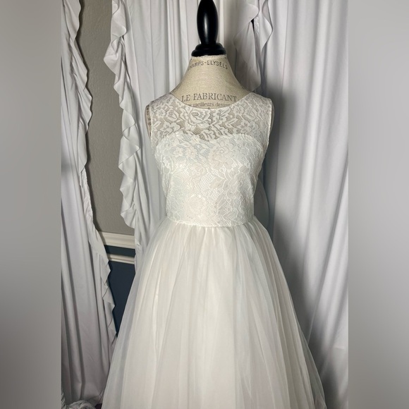 JJ’s House Ivory Sleeveless Wedding Dress With Lace And Tulle Size 14 NWT - Picture 4 of 10